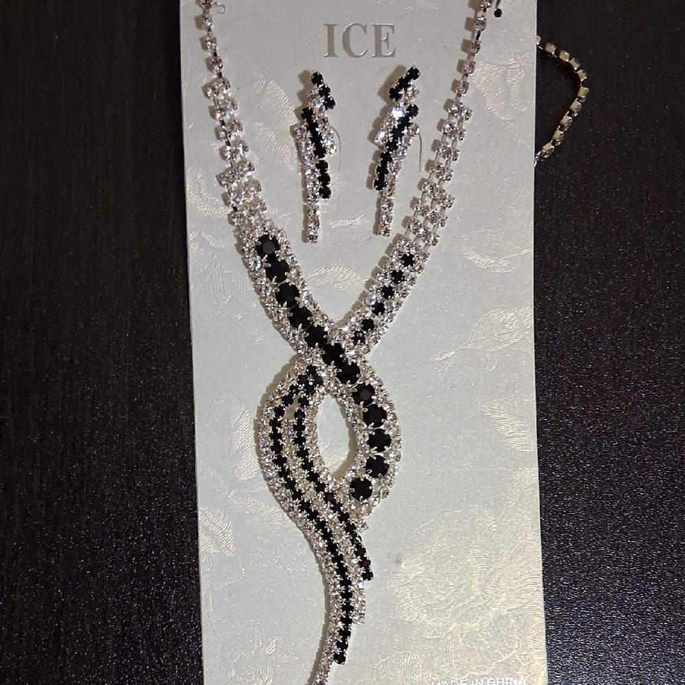 Ice Black and Silver Necklace Set